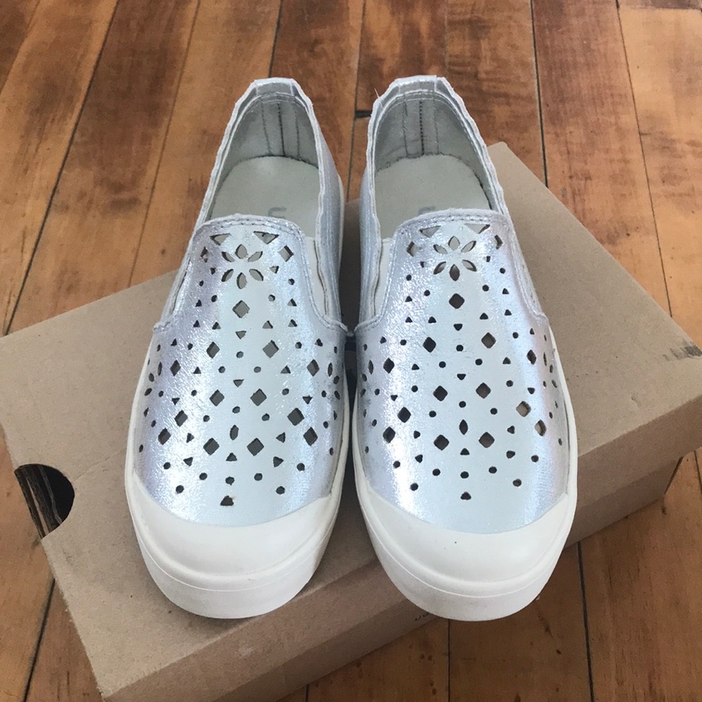 ⚡️SOLD⚡️Silver Metallic sneakers